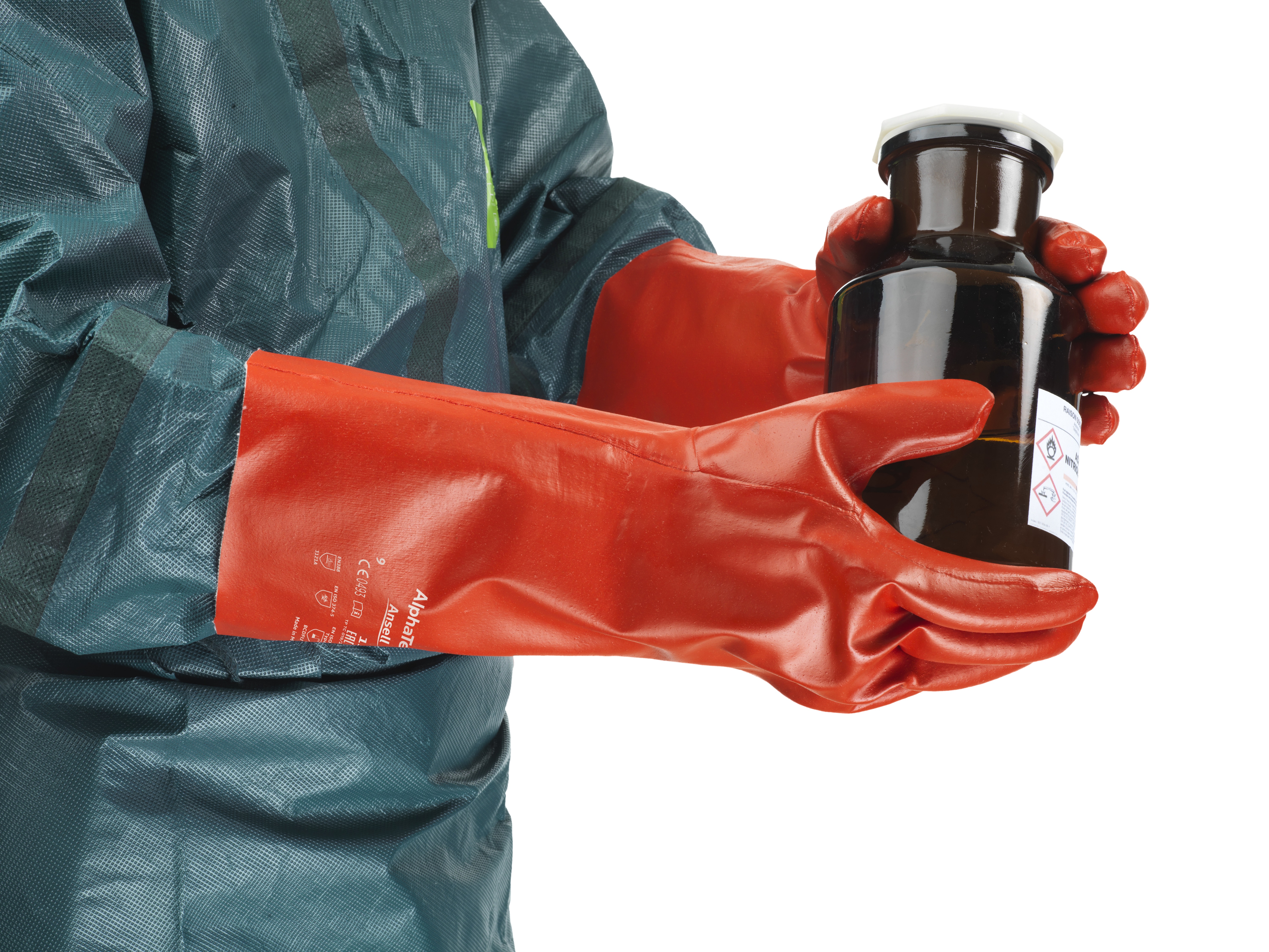 AlphaTec-15-554-Red-Product-Prop-EMEA-Chemical-Bottle